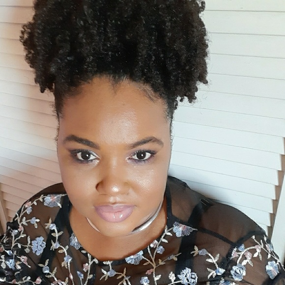 Meet your Posher, Lashantae - Picture 1 of 2